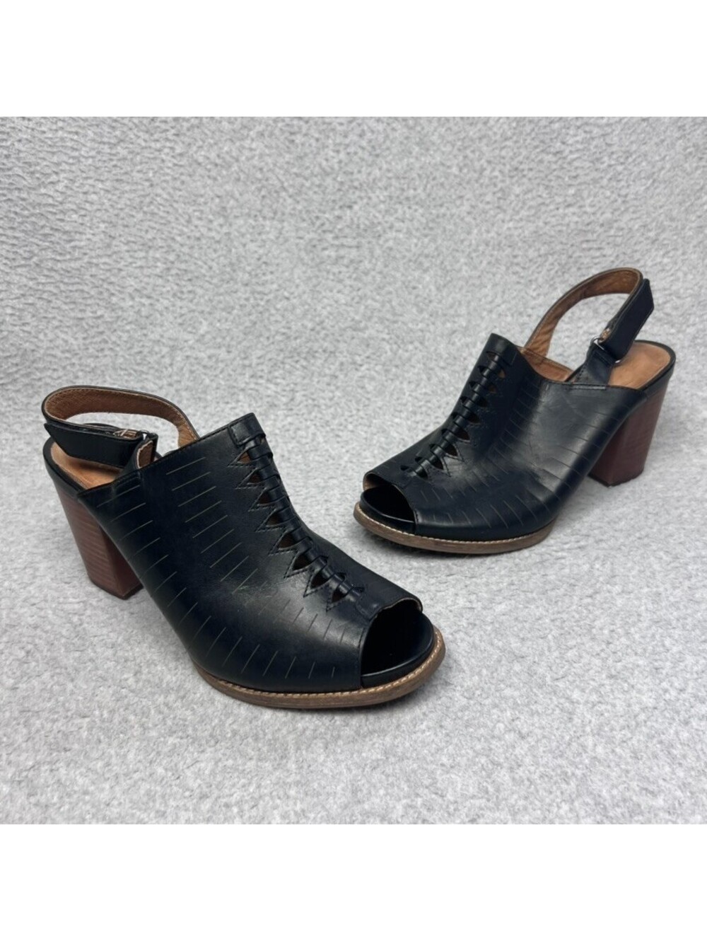 Clarks Artisan Briatta Black Leather Slingback Block Heel Sandals 9 W Peep Toe
